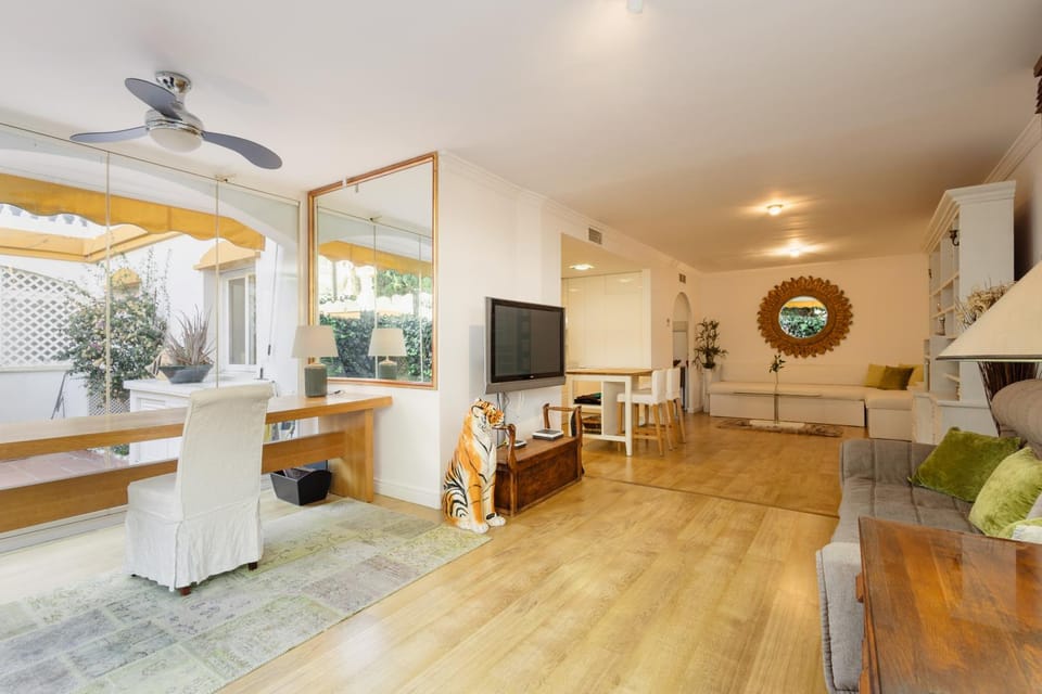 Communal lounge/ TV room, TV and multimedia, Living room, Lounge or bar
