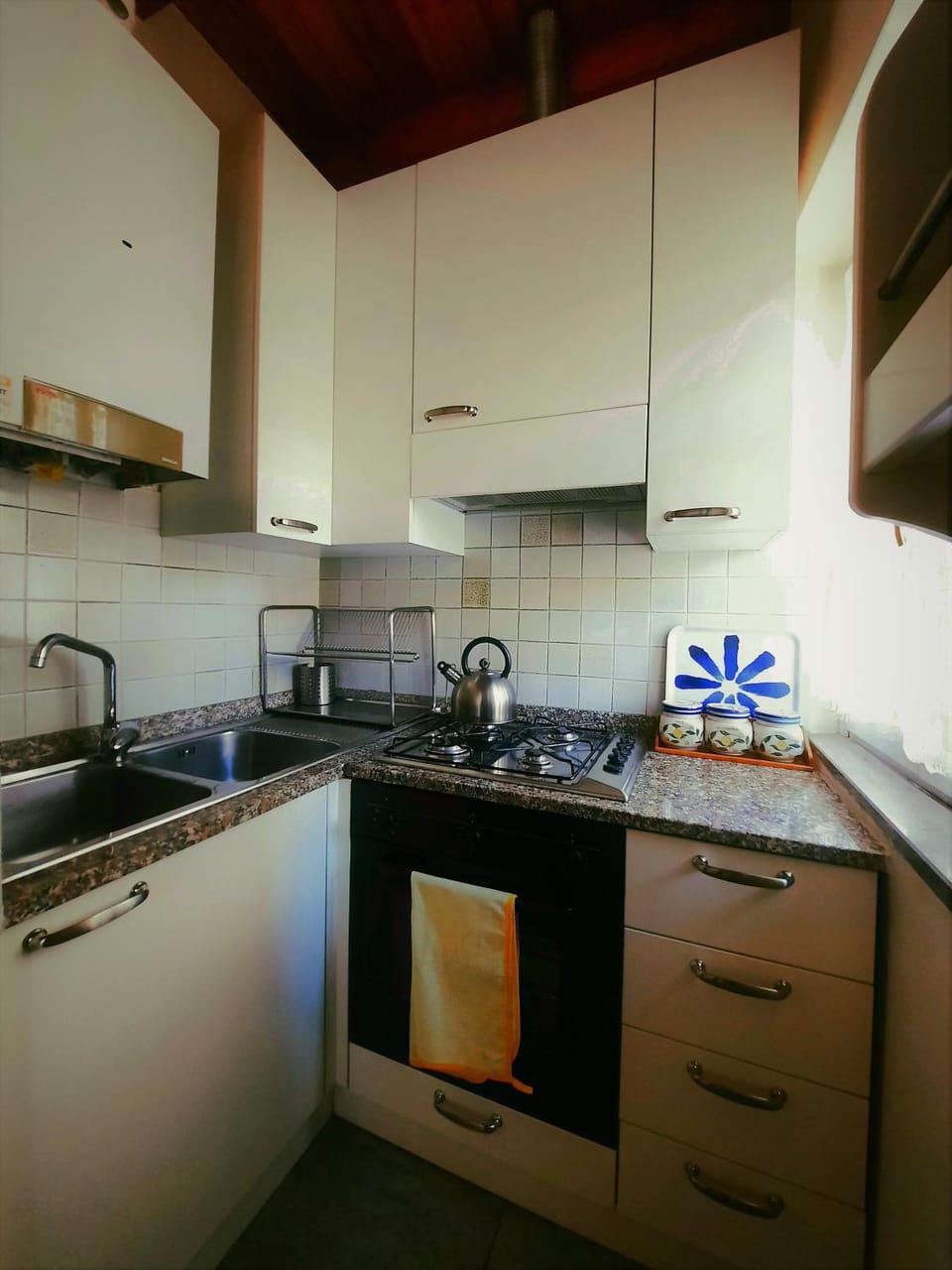 Kitchen or kitchenette, Living room, Inner courtyard view
