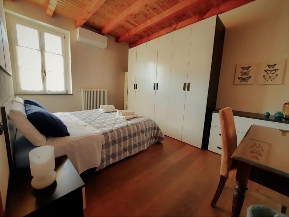 Bed, Bedroom, Inner courtyard view