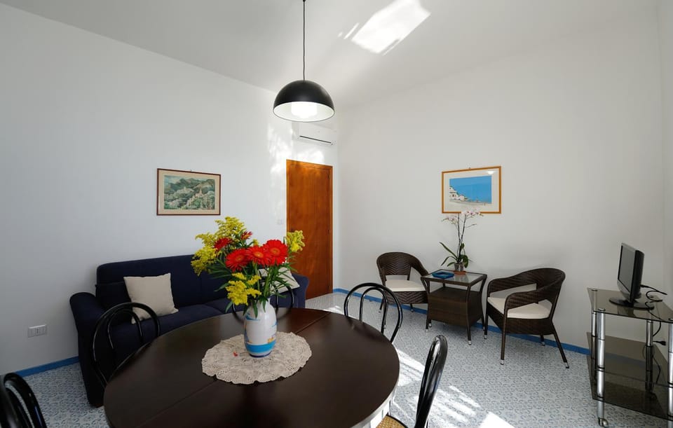 Amalfi Blue FLowers B Apartment in Amalfi