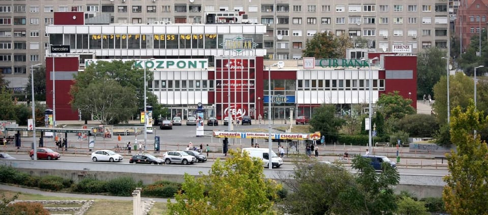 Nearby landmark, Restaurant/places to eat, Neighbourhood, Natural landscape, Fitness centre/facilities, Supermarket/grocery shop, Shopping Area