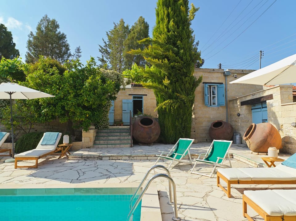Property building, Garden, Garden view, Swimming pool