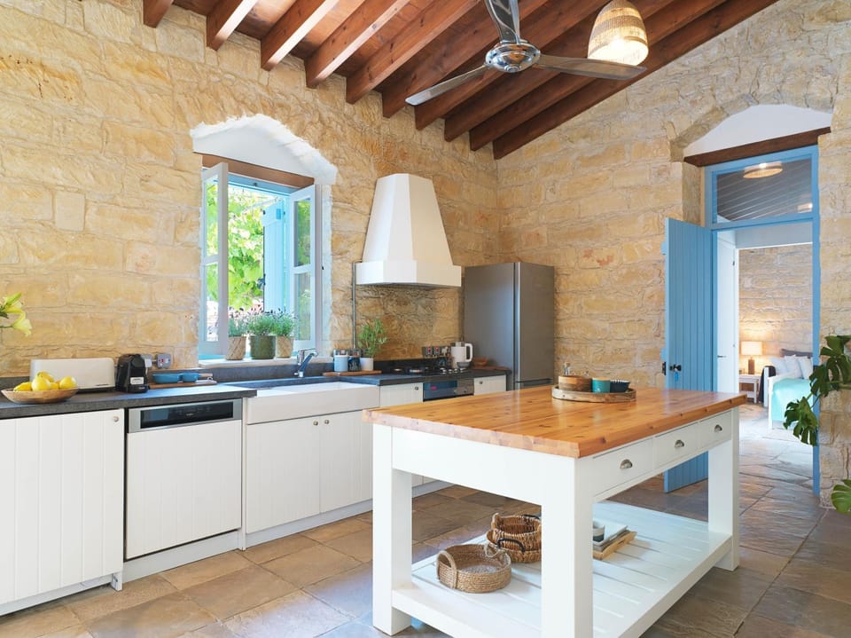 Kitchen or kitchenette, dishwasher, pet friendly, stove, washing machine