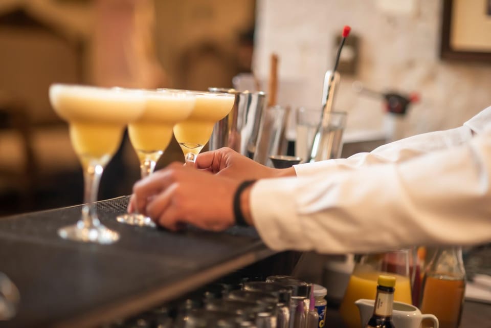 Lounge or bar, Food and drinks