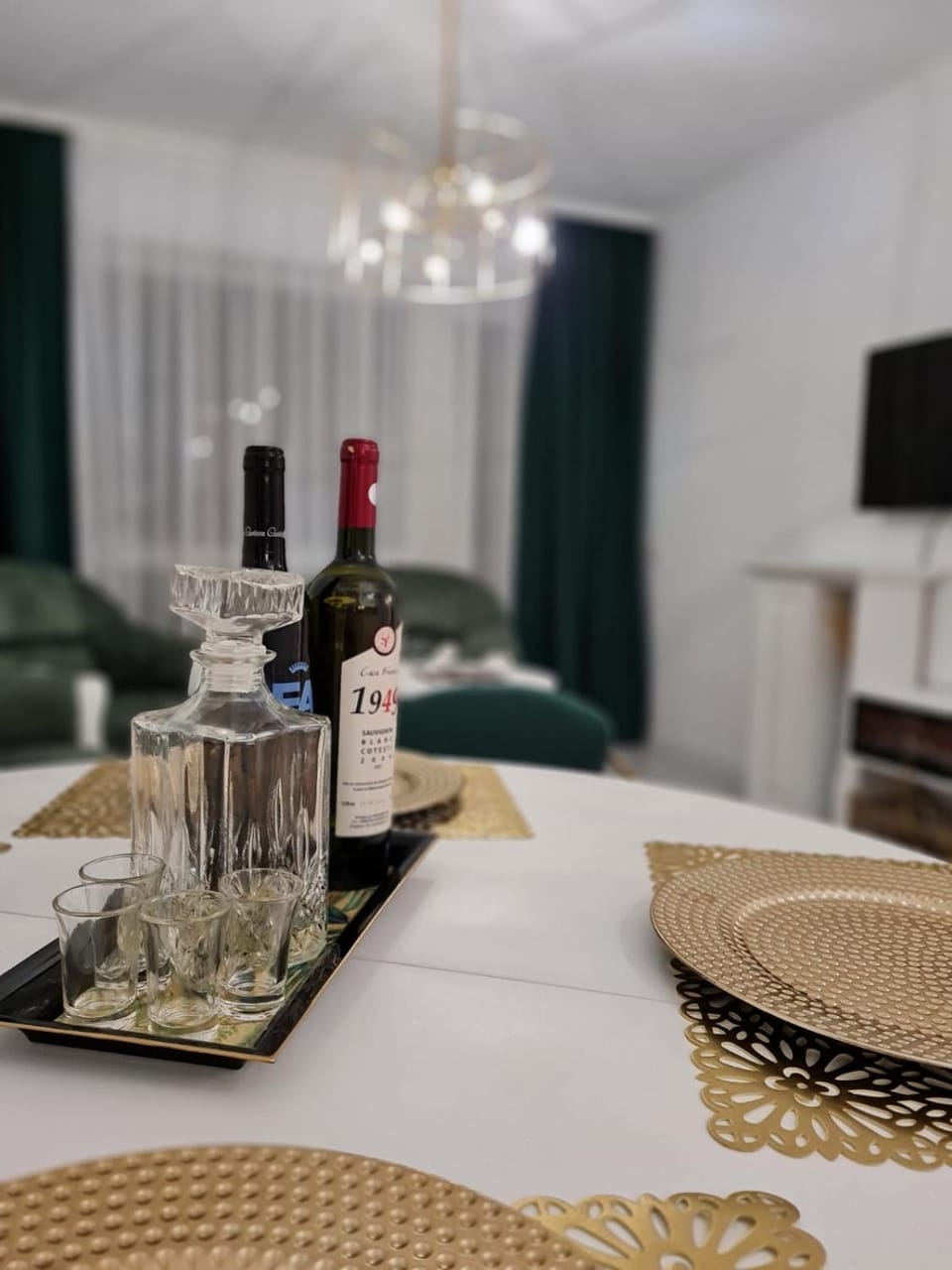 TV and multimedia, Food and drinks, Dining area, Bedroom, Drinks, Alcoholic drinks
