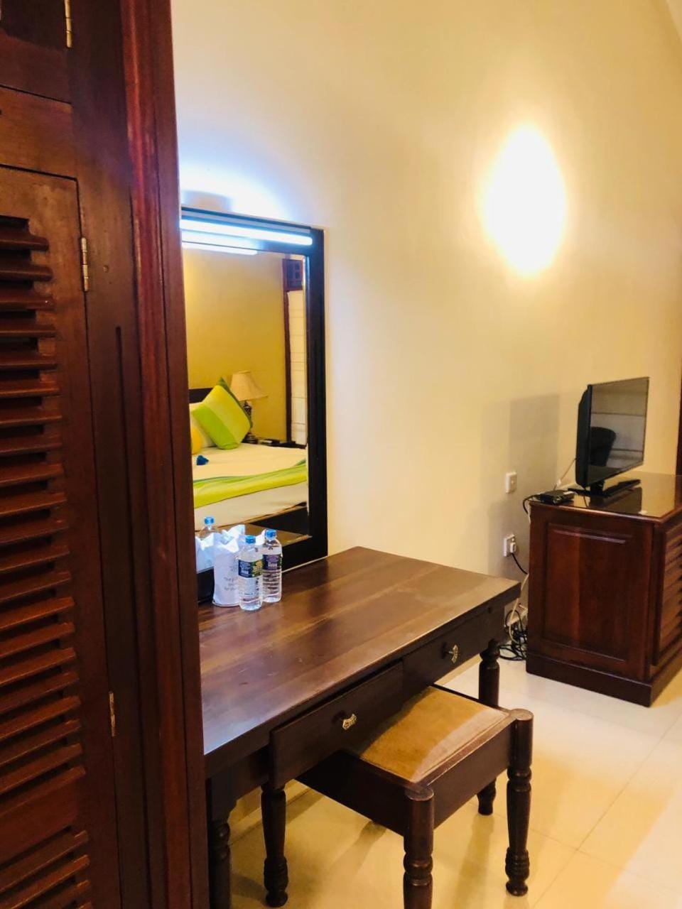 TV and multimedia, wardrobe