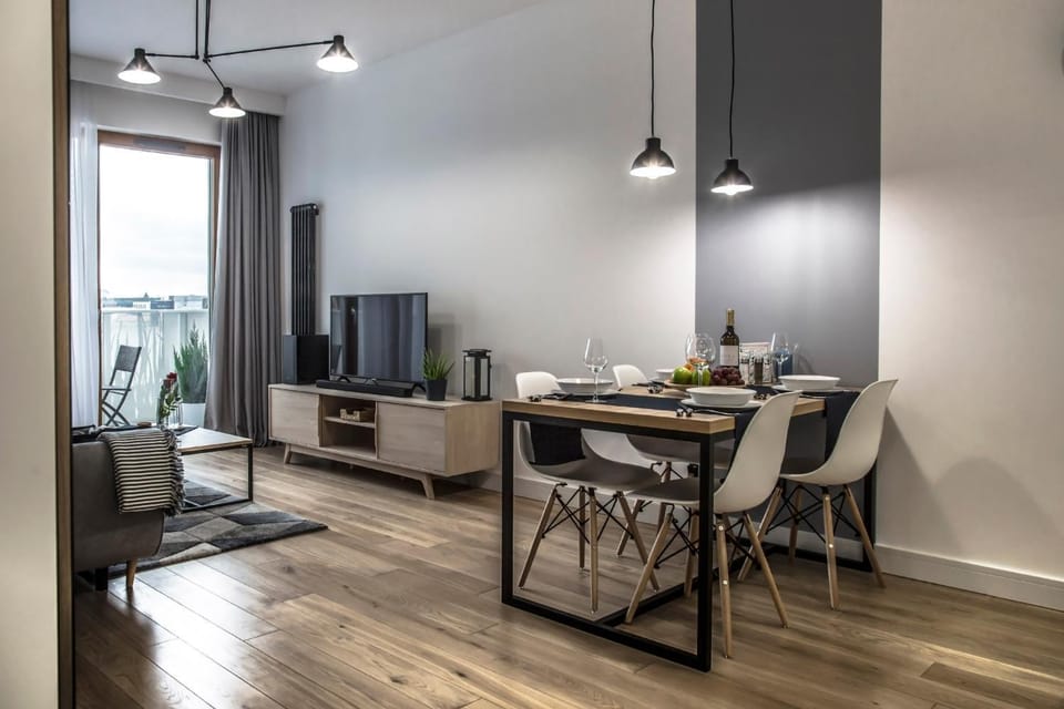TV and multimedia, Living room, Seating area, Dining area, Evening entertainment