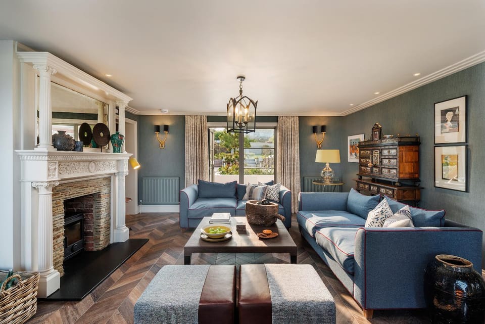 Living room, Seating area