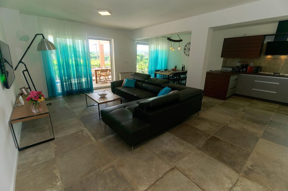 Kitchen or kitchenette, Living room, Dining area