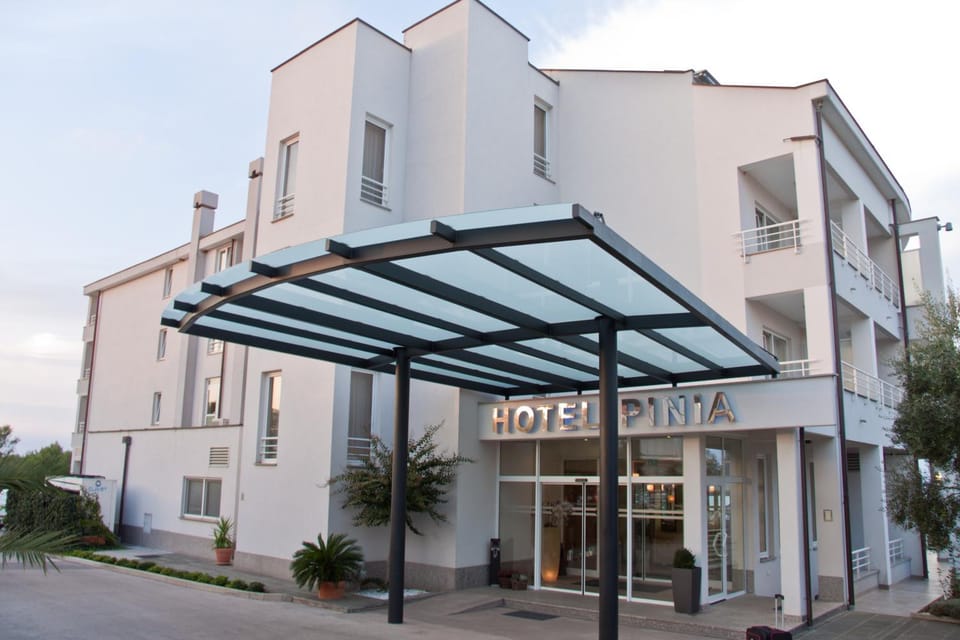 Facade/entrance, Facade/entrance