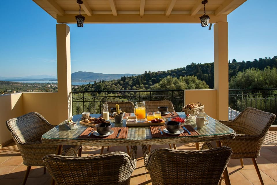 Balcony/Terrace, Food and drinks