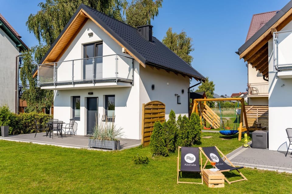 Property building, BBQ facilities, Children play ground, Garden, Beach, Cycling, Parking, locker