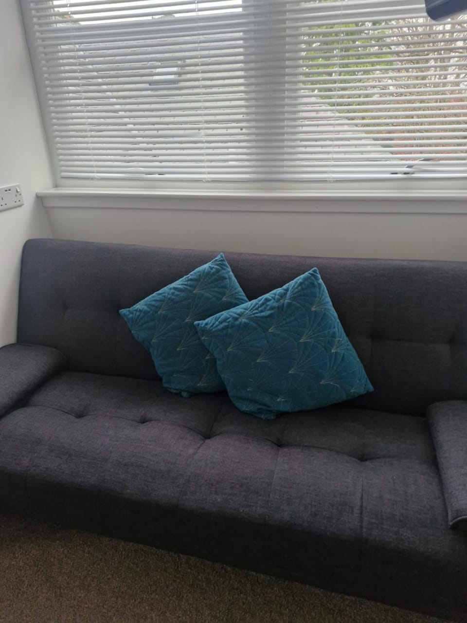 Seating area, Area and facilities