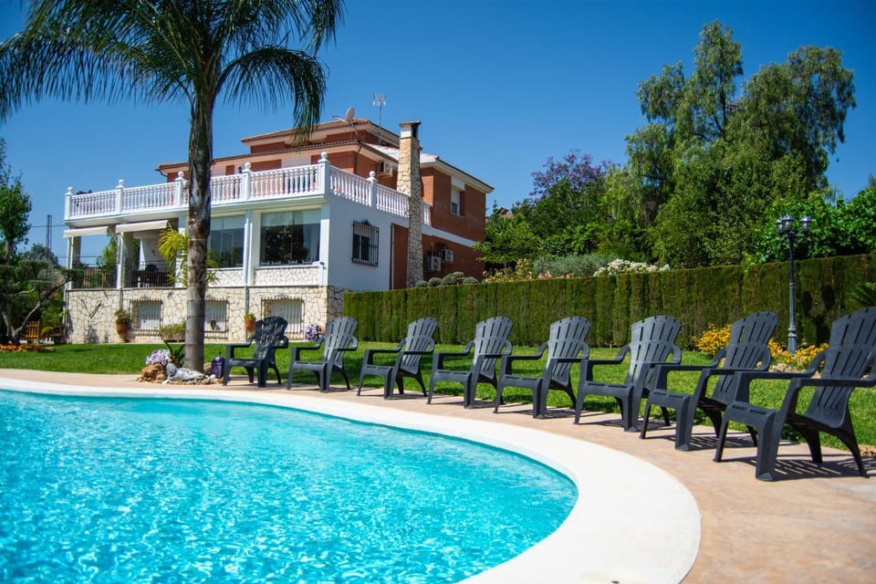 Property building, Garden, Pool view, Swimming pool
