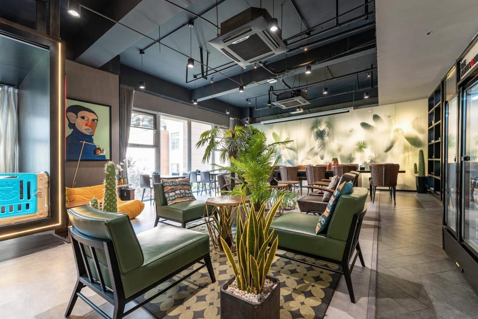 HÉONIC Art Residence & Suites丨 Signature Family Suites - Ultimate Gaming & Switch - Cat Cafe -Free Laundry Luggage Storage -24H Front Desk - English Service Hotel in Xian