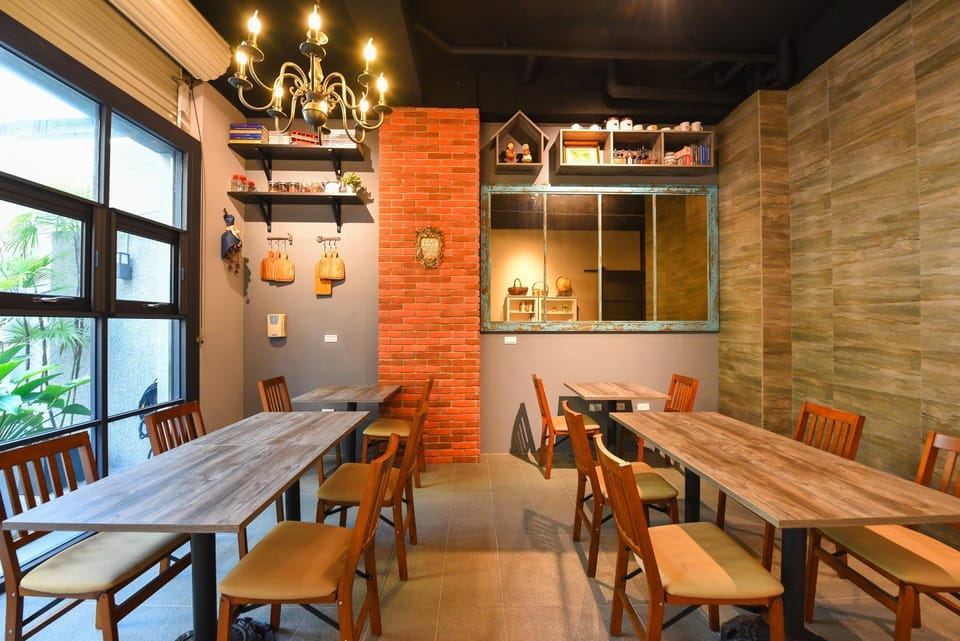 Restaurant/places to eat, Living room, Banquet/Function facilities, Seating area