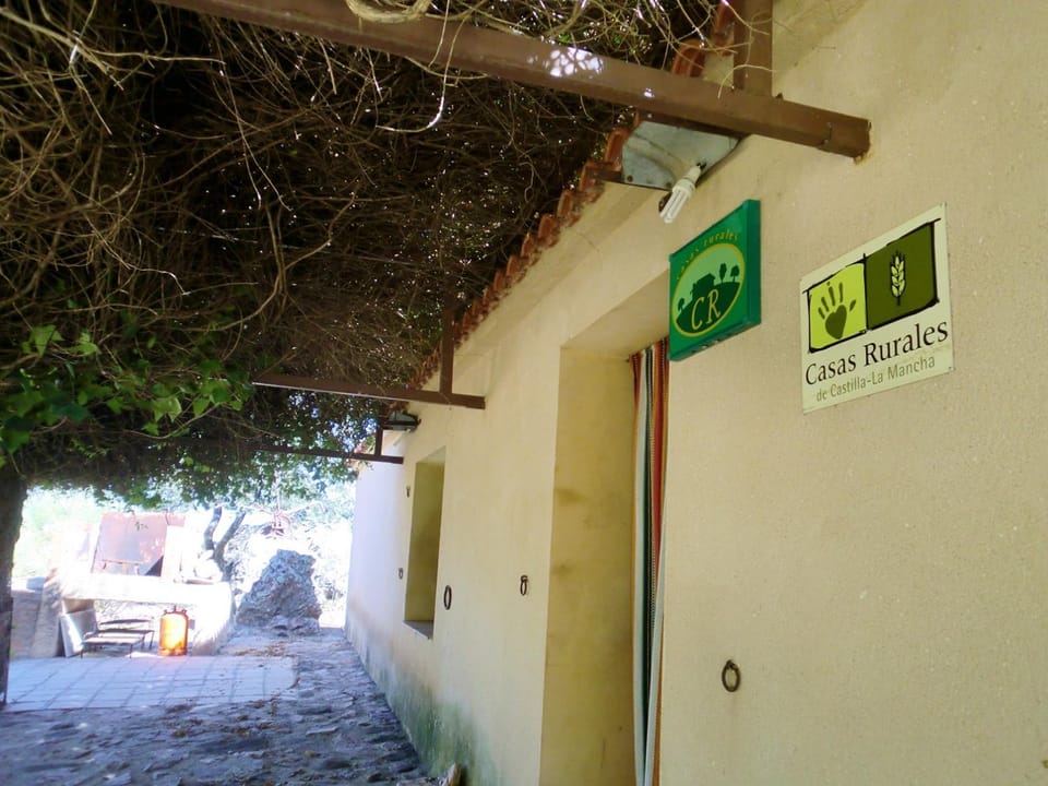 Facade/entrance, Lake view, Mountain view, Certificate/Award