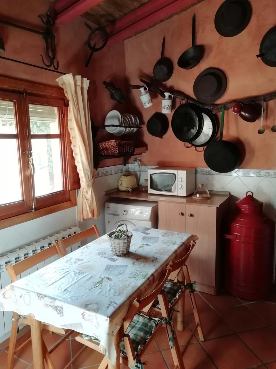 Kitchen or kitchenette, Garden view