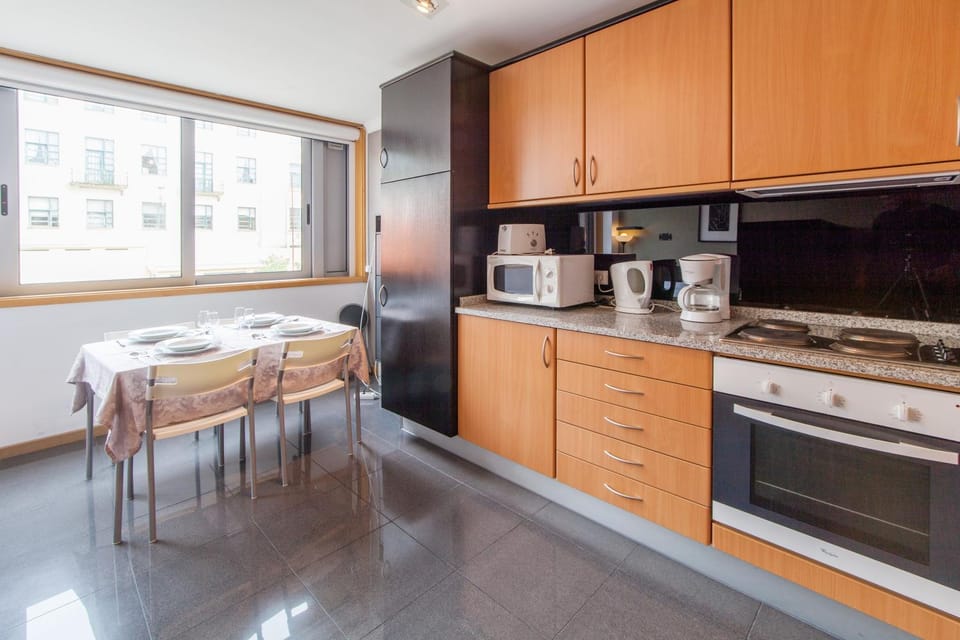Coffee/tea facilities, Kitchen or kitchenette, Living room, Seating area, Dining area