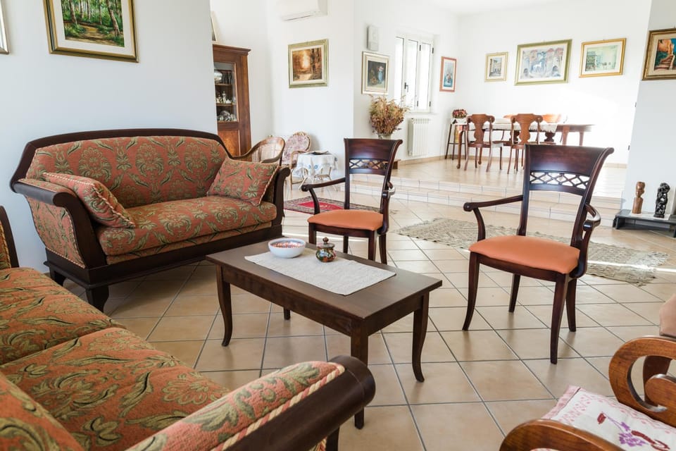 Communal lounge/ TV room, Lounge or bar
