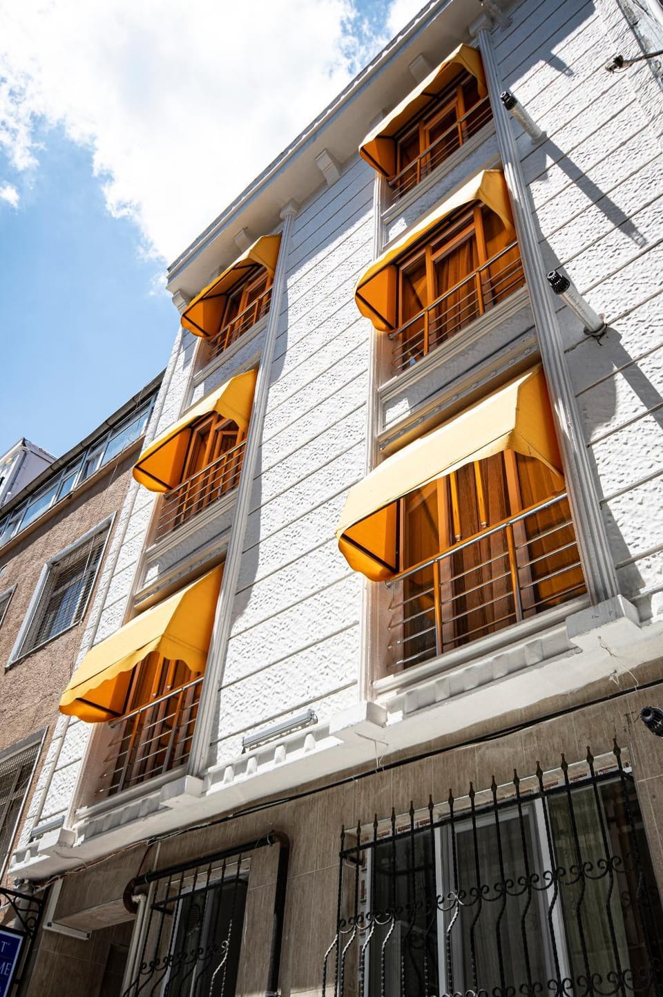 Facade/entrance