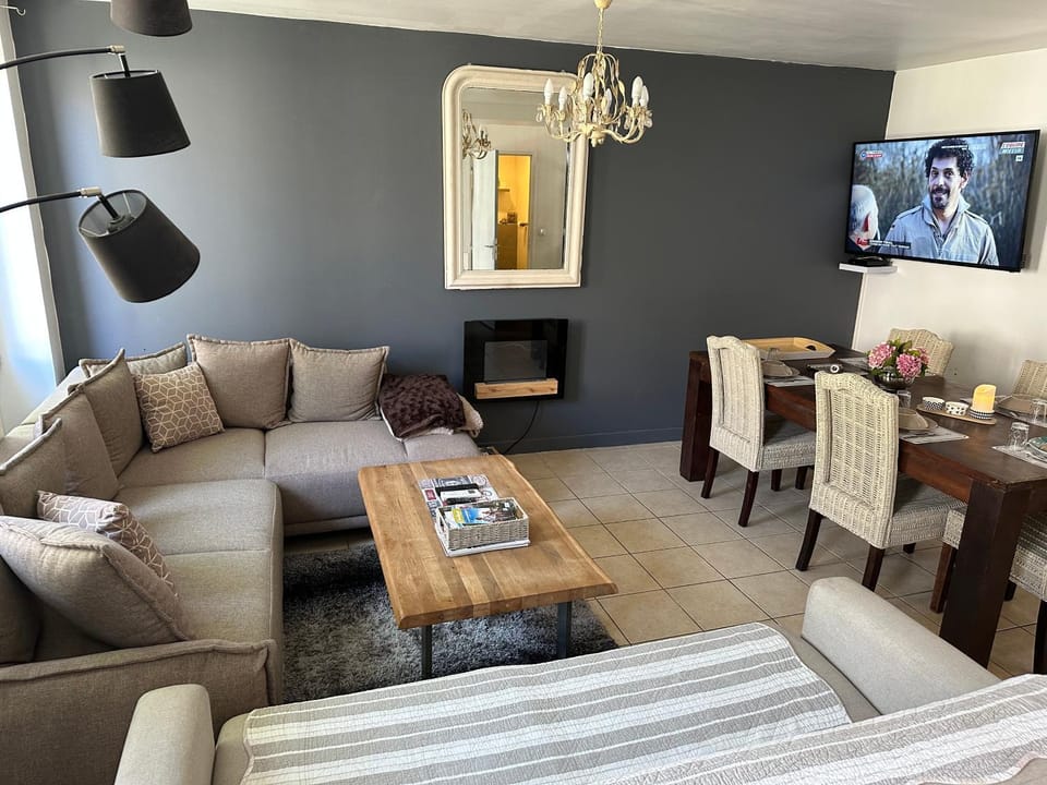 JOLIE MAISON AVEC JARDIN PRIVE DANS LE CENTRE VILLE DE BRIARE Apartment in Centre-Val de Loire