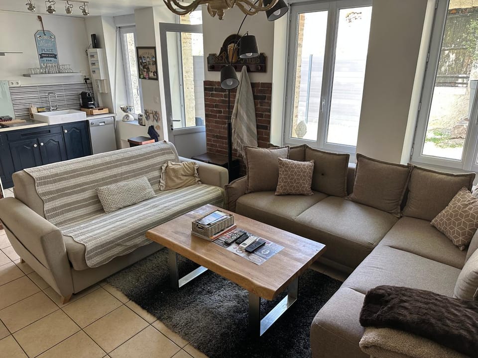 JOLIE MAISON AVEC JARDIN PRIVE DANS LE CENTRE VILLE DE BRIARE Apartment in Centre-Val de Loire