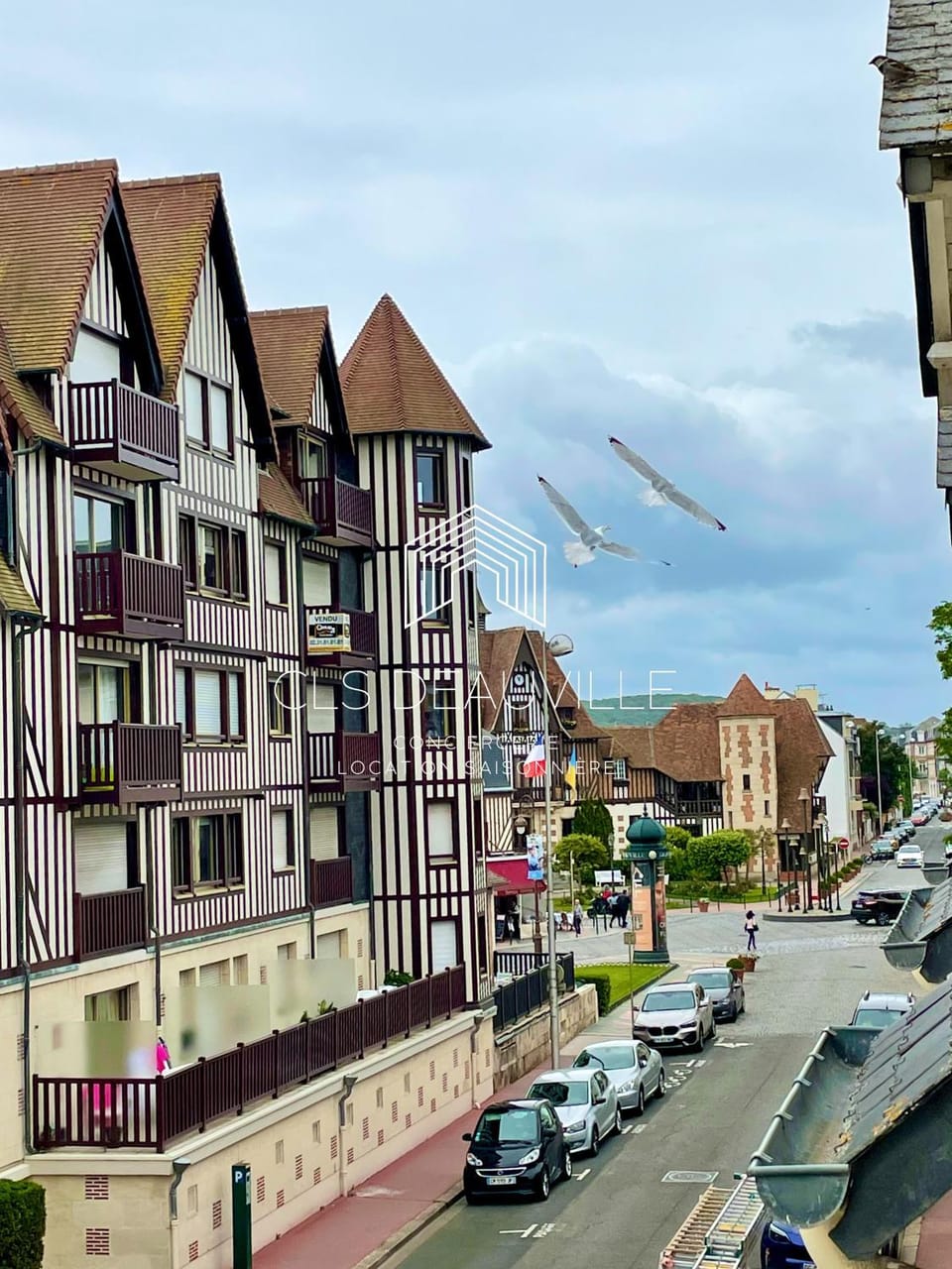 Property building, Nearby landmark, Neighbourhood, View (from property/room), City view, Street view