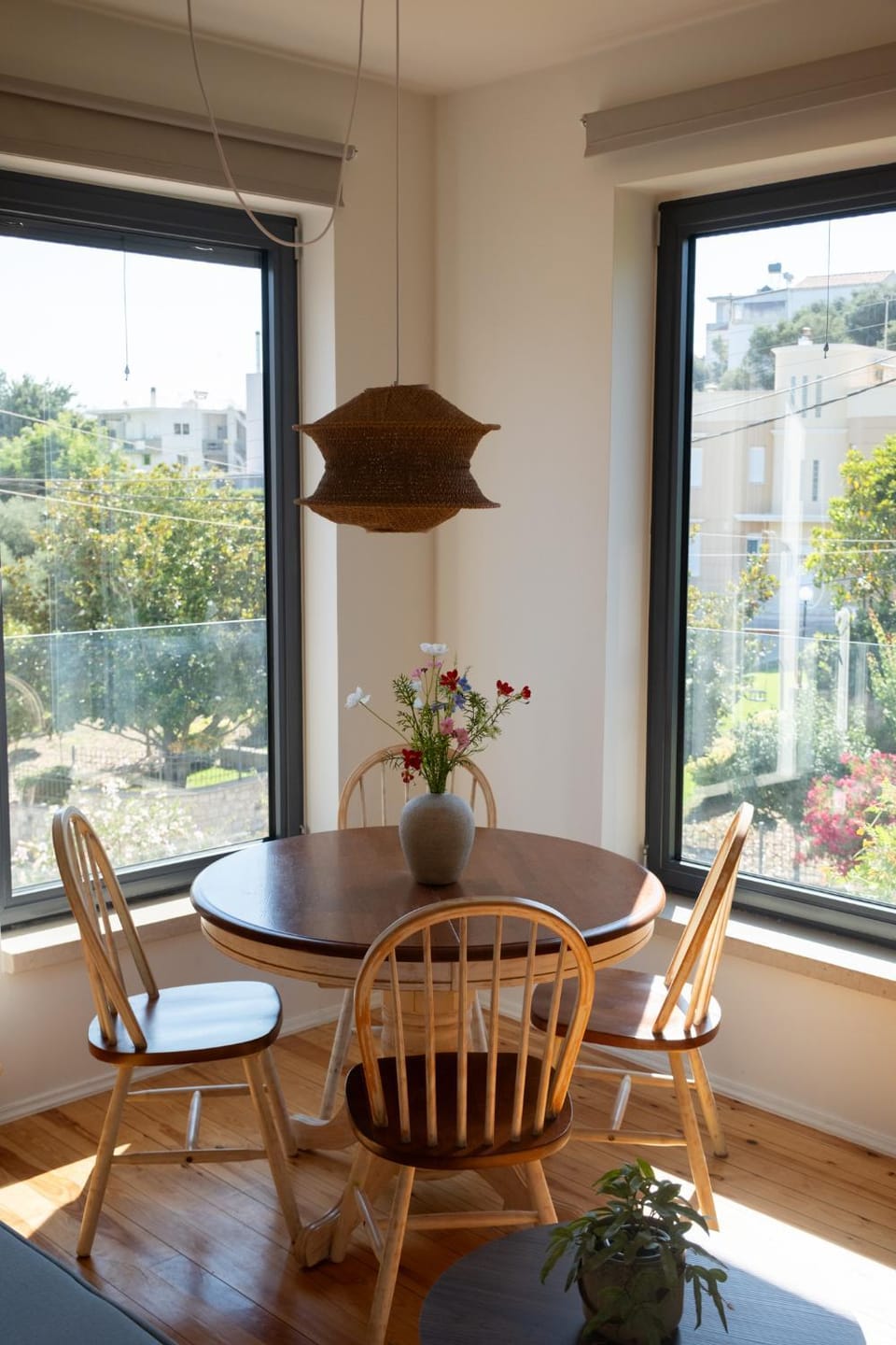 View (from property/room), Living room, Seating area, Dining area