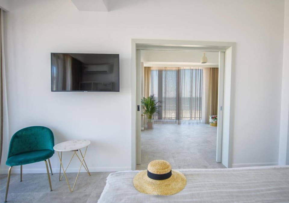 TV and multimedia, Photo of the whole room, Seating area