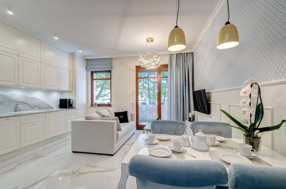 TV and multimedia, Coffee/tea facilities, Balcony/Terrace, Kitchen or kitchenette, Living room, Photo of the whole room, Seating area, Dining area