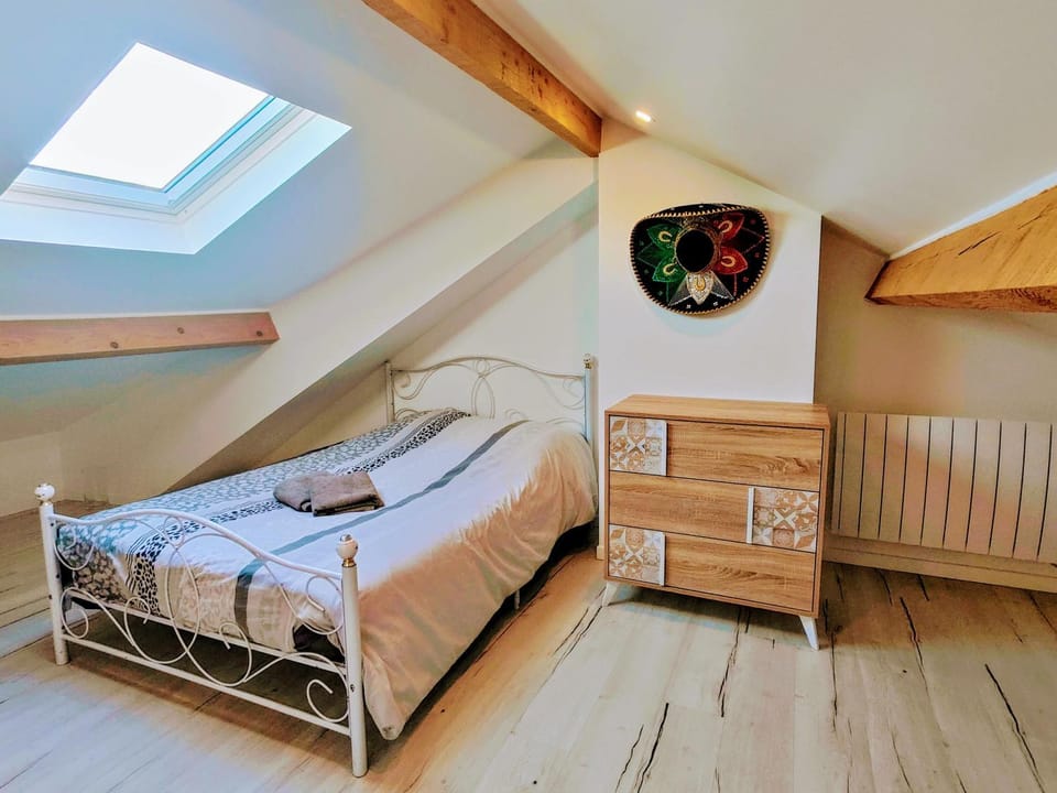 Bed, Photo of the whole room, heating, internet, storage, towels