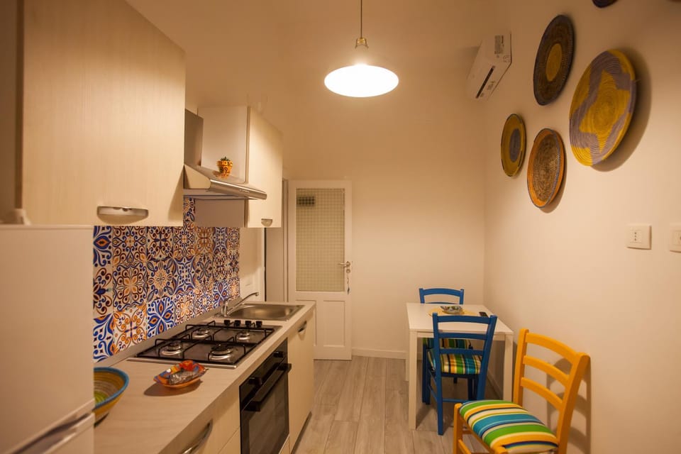 Kitchen or kitchenette, Dining area, stove