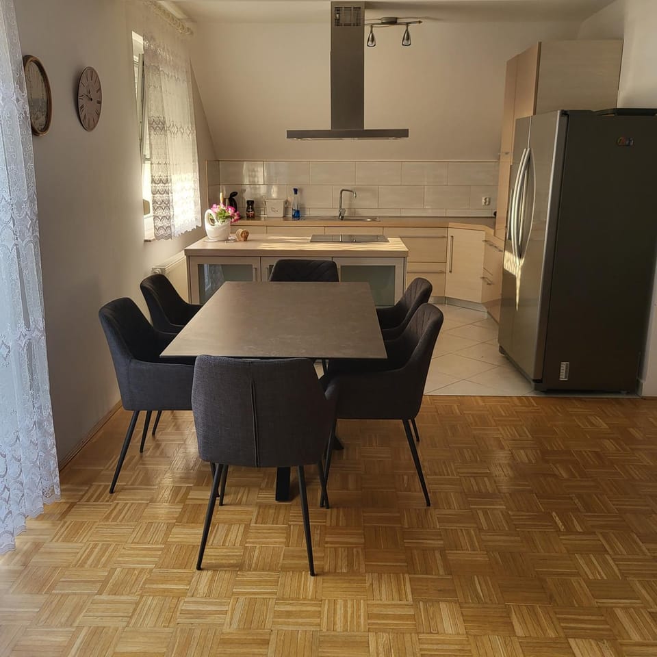 Dining area, kitchen