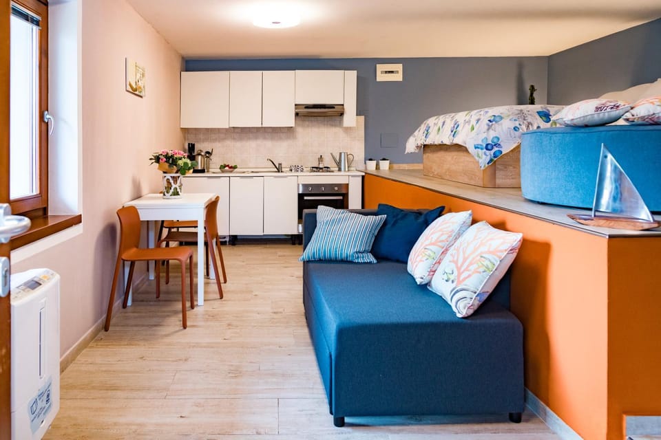 Bed, Kitchen or kitchenette, Living room, Photo of the whole room, Seating area, Dining area, Bedroom, pet friendly, stove