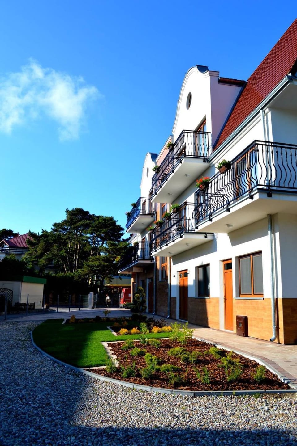 Property building, Facade/entrance, Garden