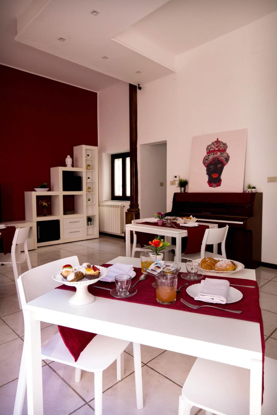 Communal lounge/ TV room, Breakfast