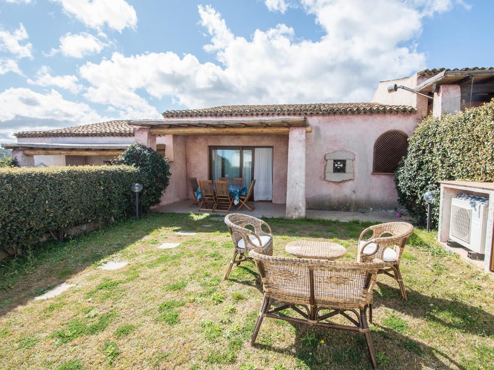 Facade/entrance, Garden