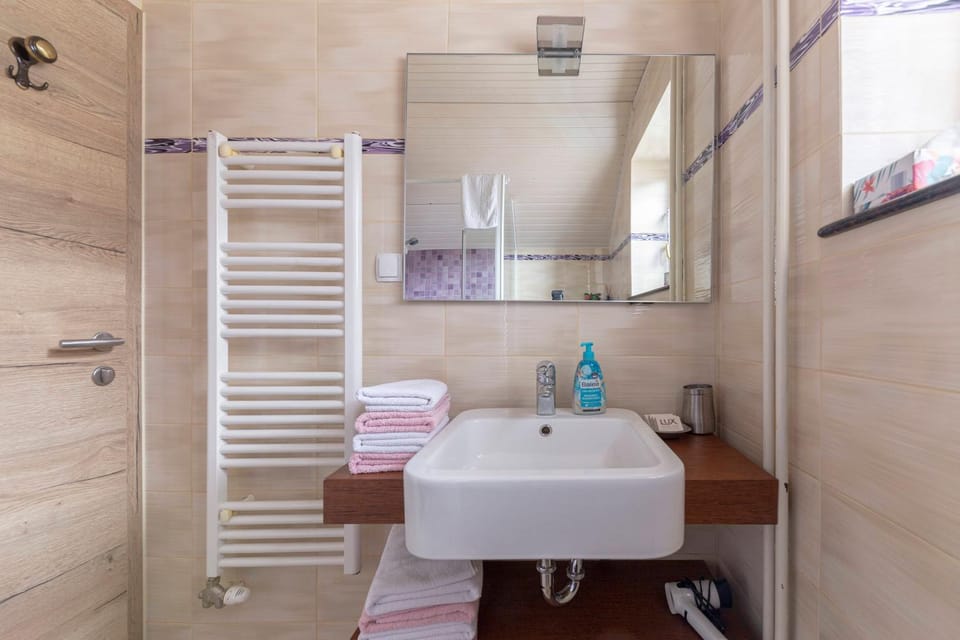 Bathroom, towels