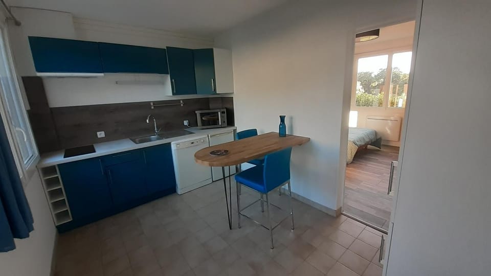 Kitchen or kitchenette, stove