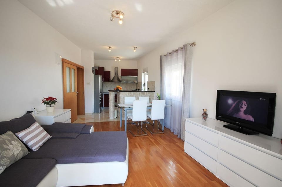 Communal lounge/ TV room, TV and multimedia, Living room, Seating area