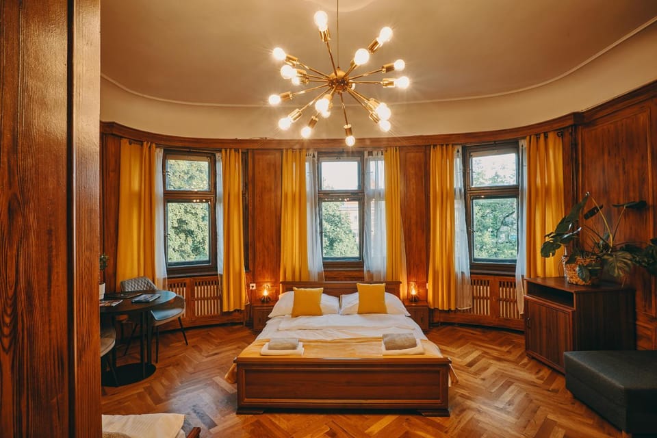 Bed, Living room, Photo of the whole room, Seating area, Bedroom