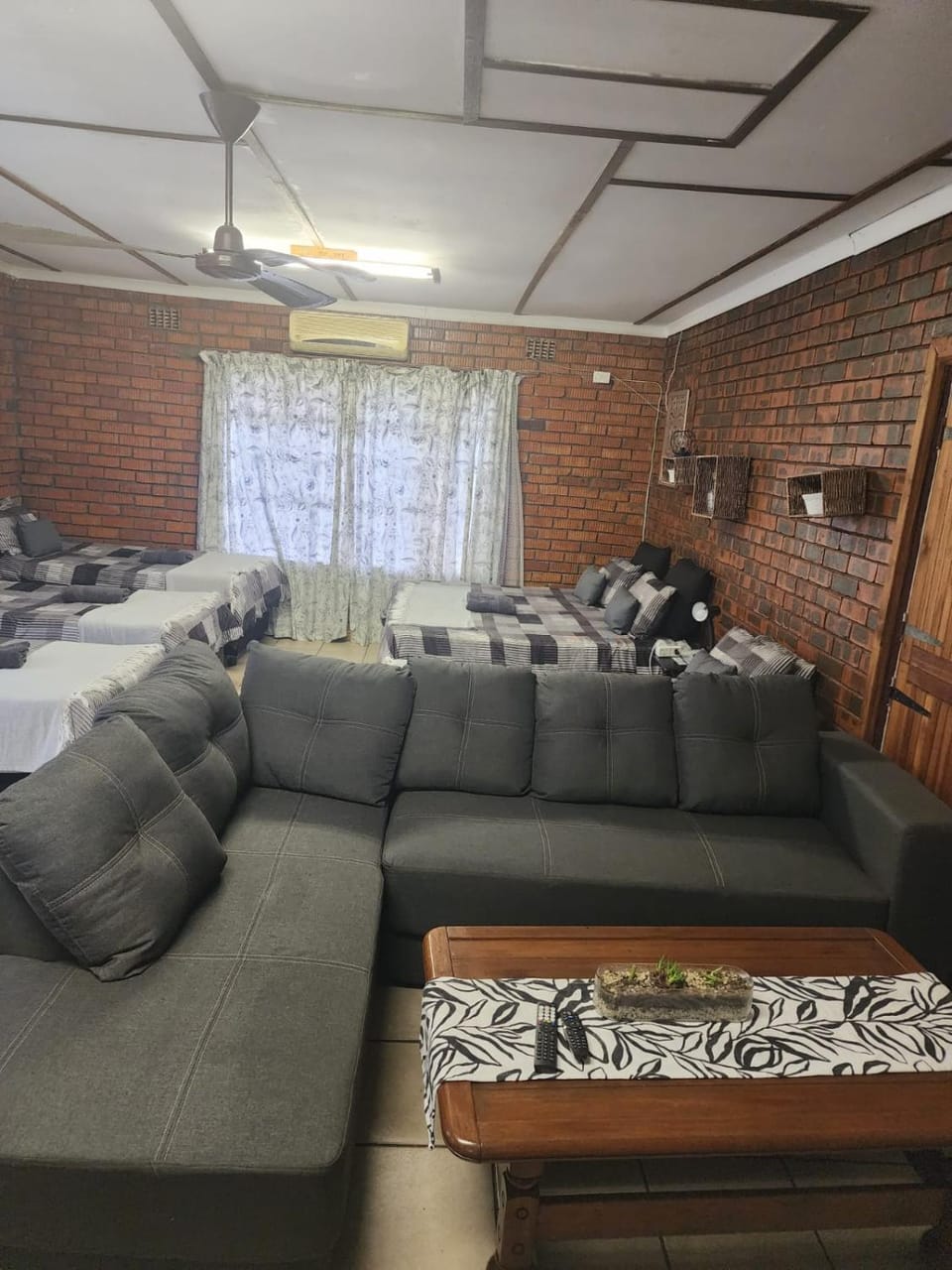 Property building, Bed, Lounge or bar, Bedroom