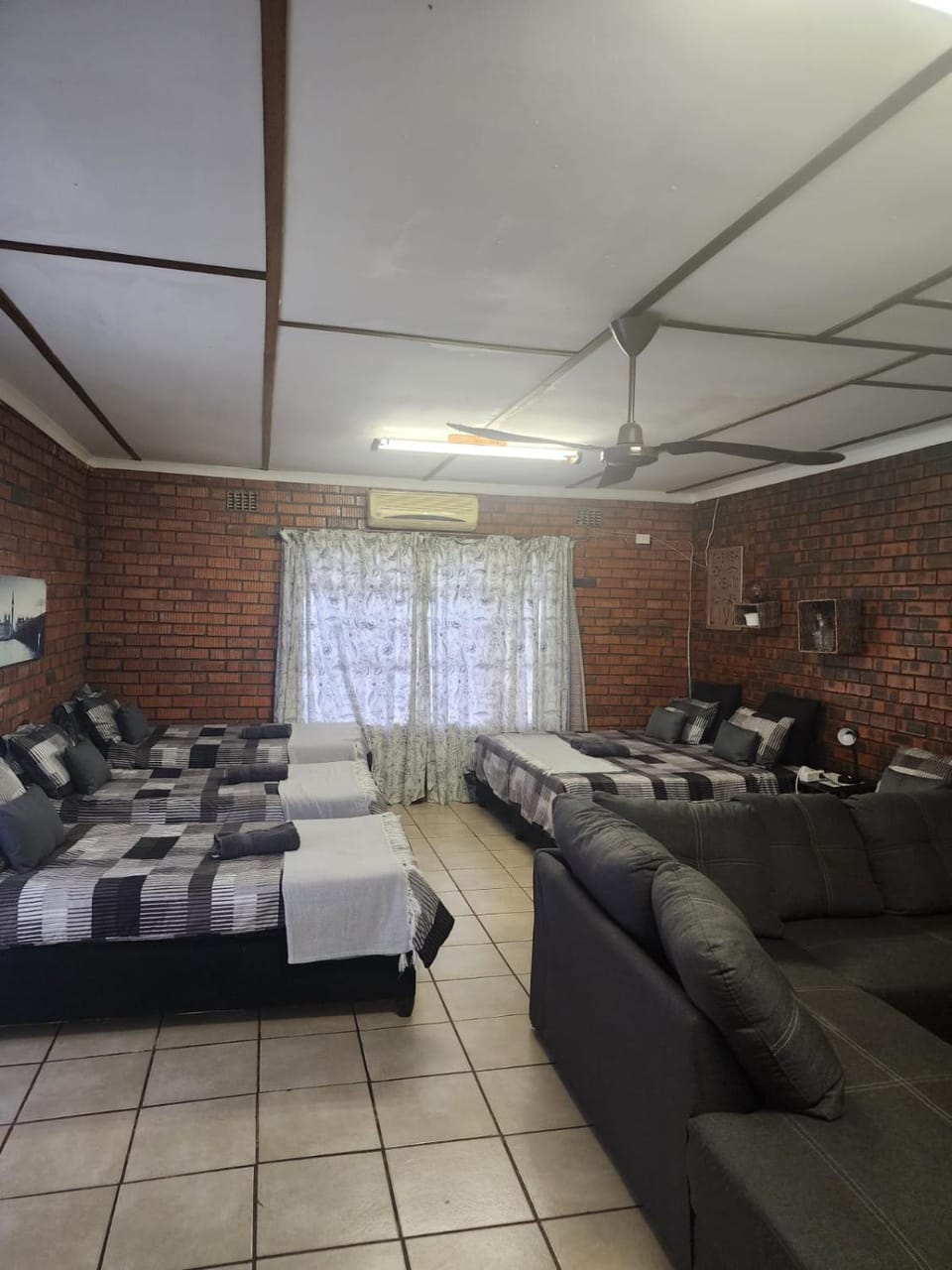 Property building, Bed, Floor plan, Bedroom