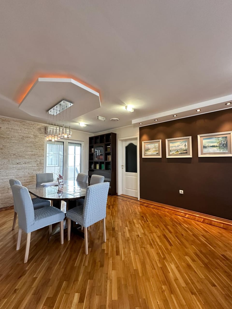Lovely Apartments Free STREET Parking Apartment in Novi Sad