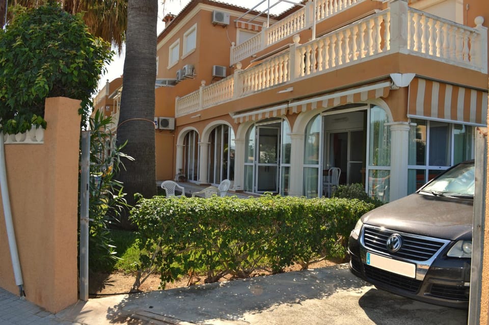 Property building, Facade/entrance, Garden, Balcony/Terrace, Other
