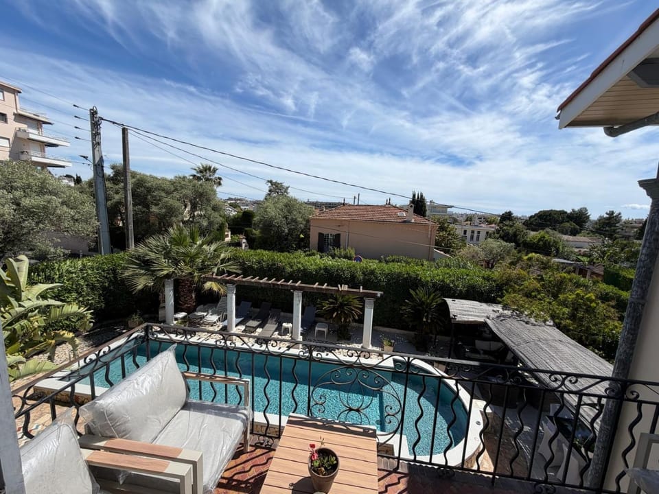 Très beau Studio lumineux dans Villa avec piscine Apartment in Antibes