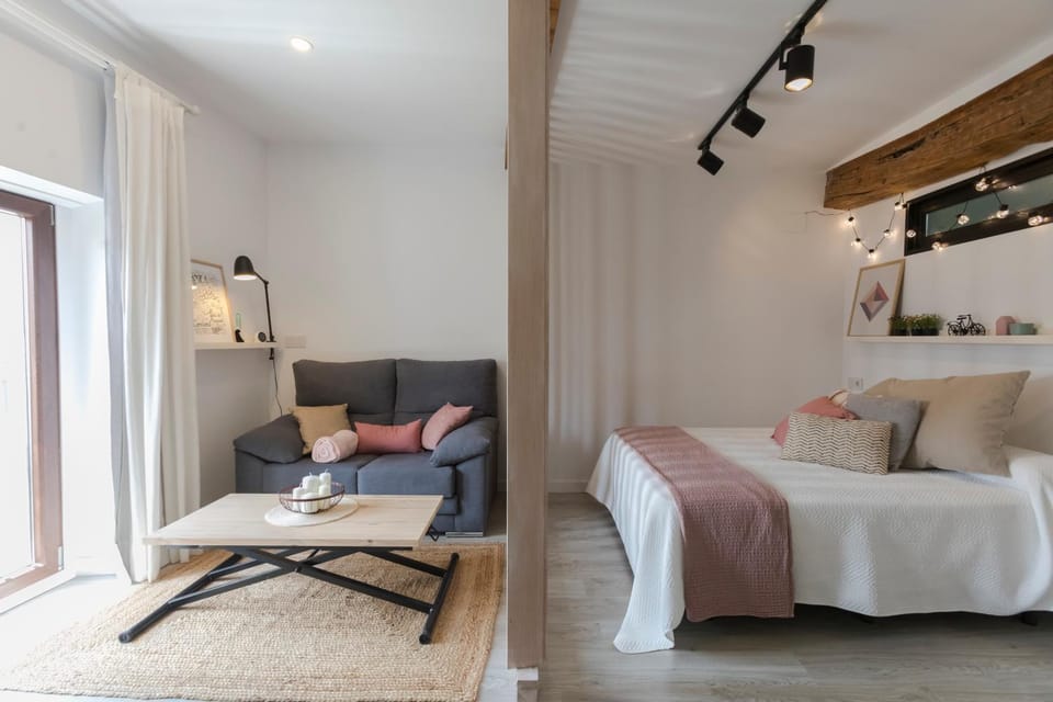 Bed, Living room, Photo of the whole room, Seating area, Bedroom
