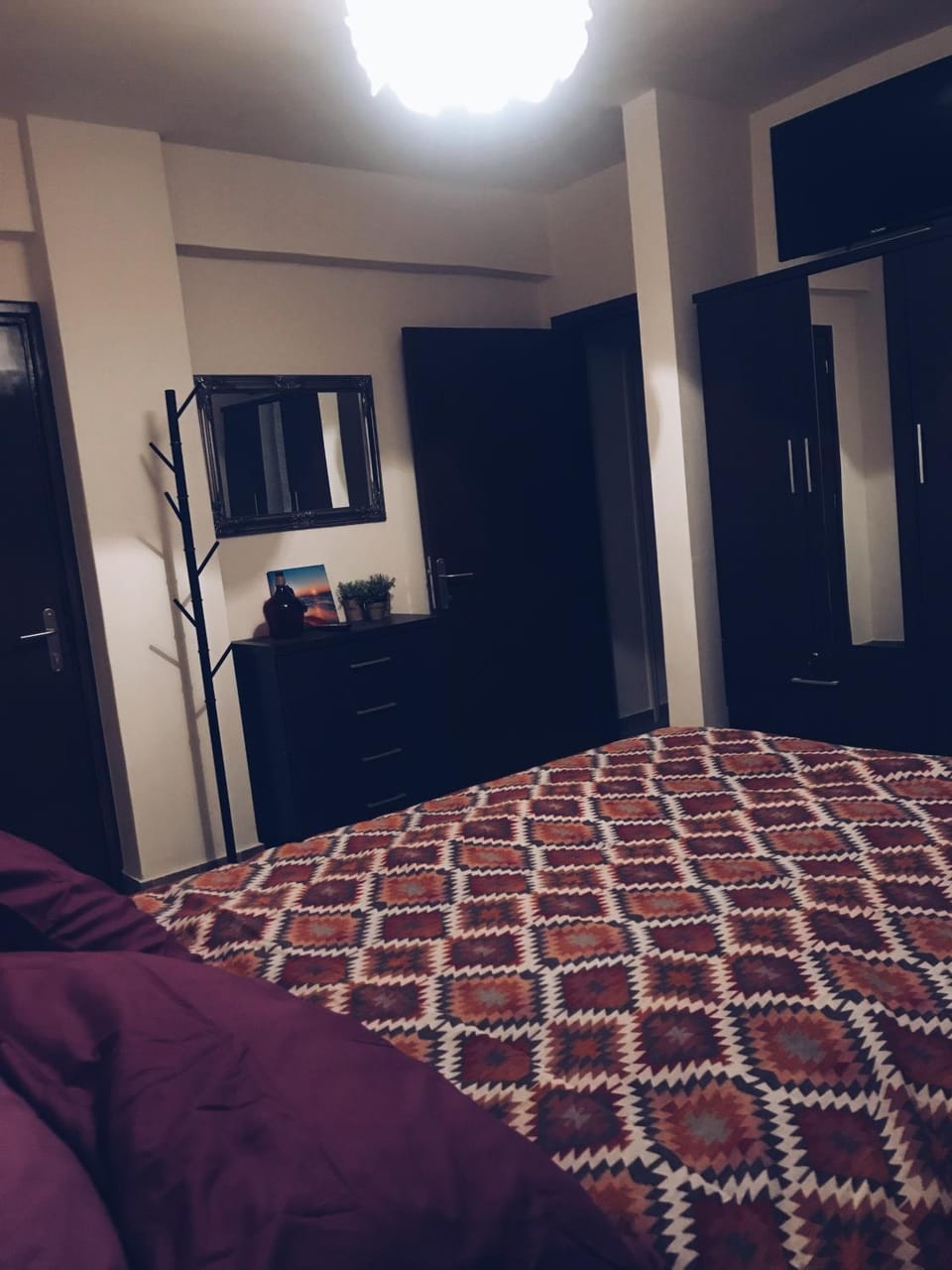 Bed, TV and multimedia, Bedroom