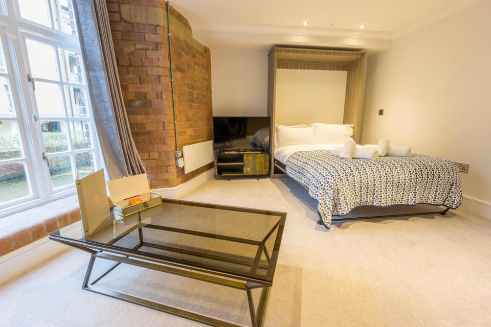 Bed, TV and multimedia, Living room, Seating area, Bedroom, River view